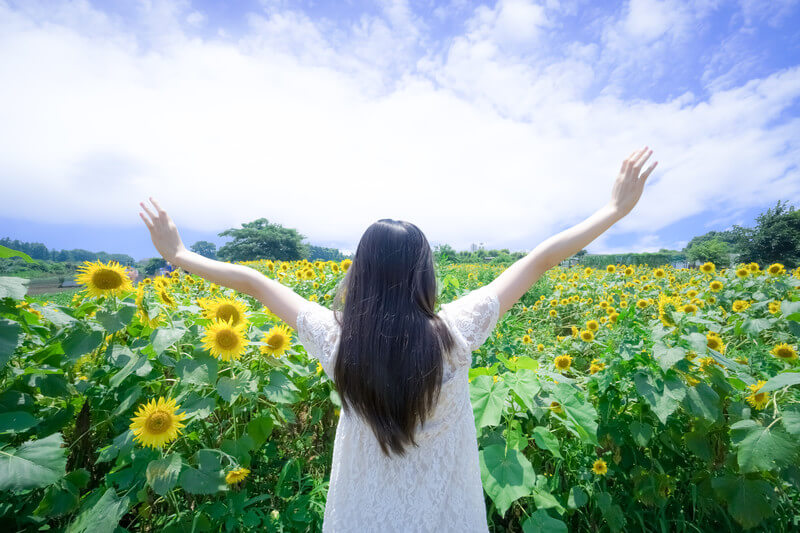 喜んでいる女性